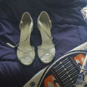 Sliver shoes with white lace